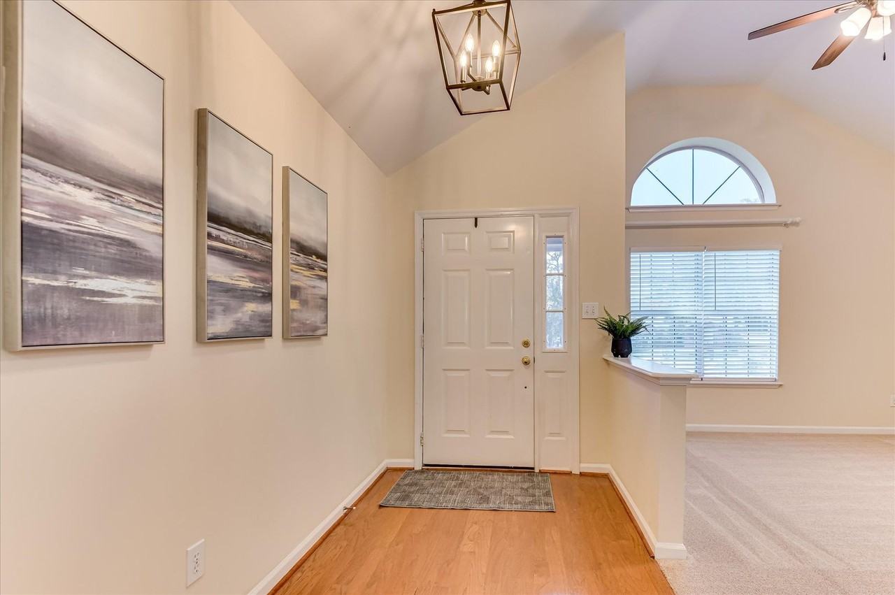 4655 Wellington Ct - Photo 4 of 43