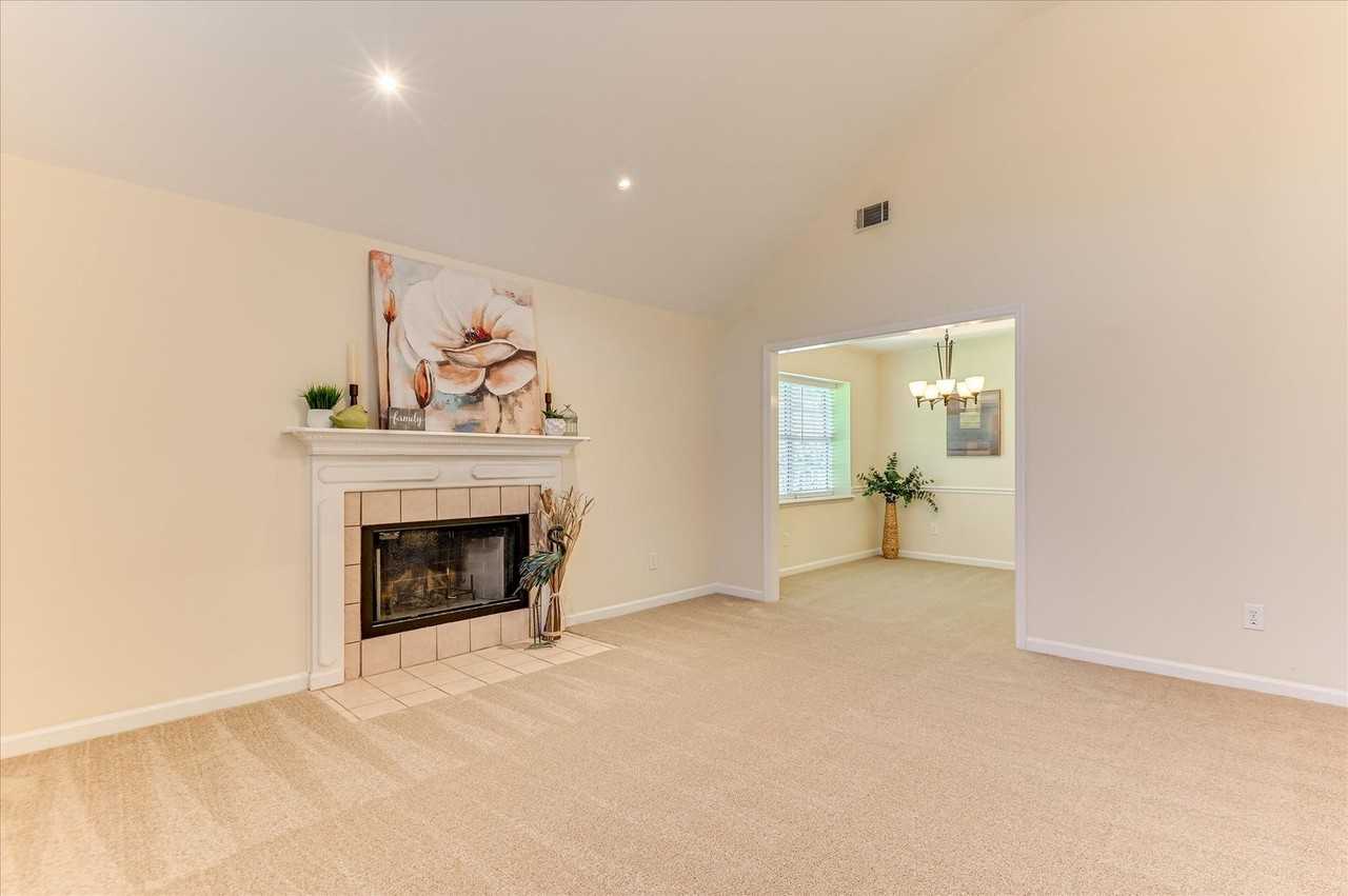4655 Wellington Ct - Photo 7 of 43