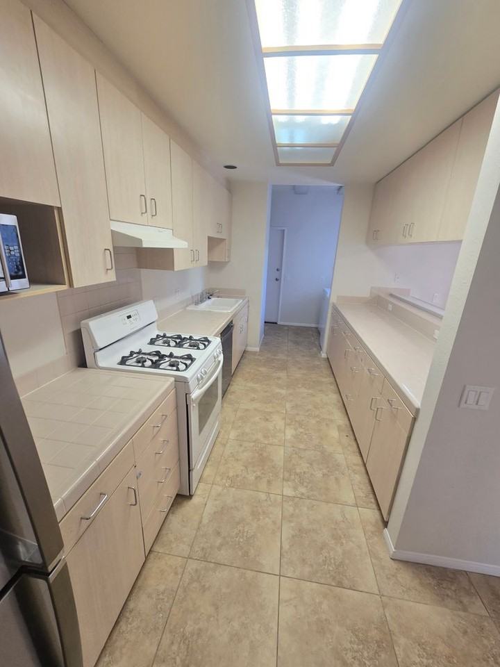 1874 Oliver Ave - Photo 5 of 22