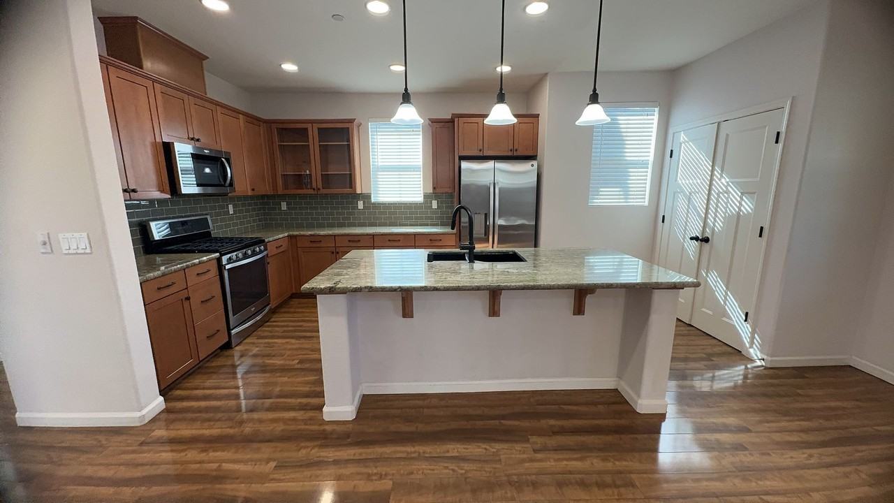 5768 Cornerstone Dr - Photo 5 of 27