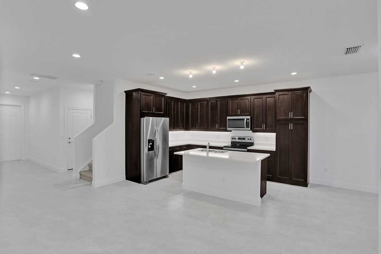 585 Sanderling Cir - Photo 6 of 50