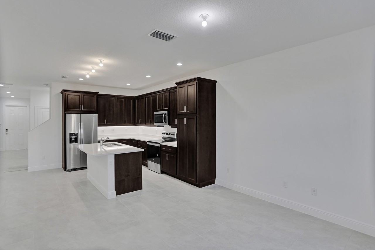 585 Sanderling Cir - Photo 7 of 50