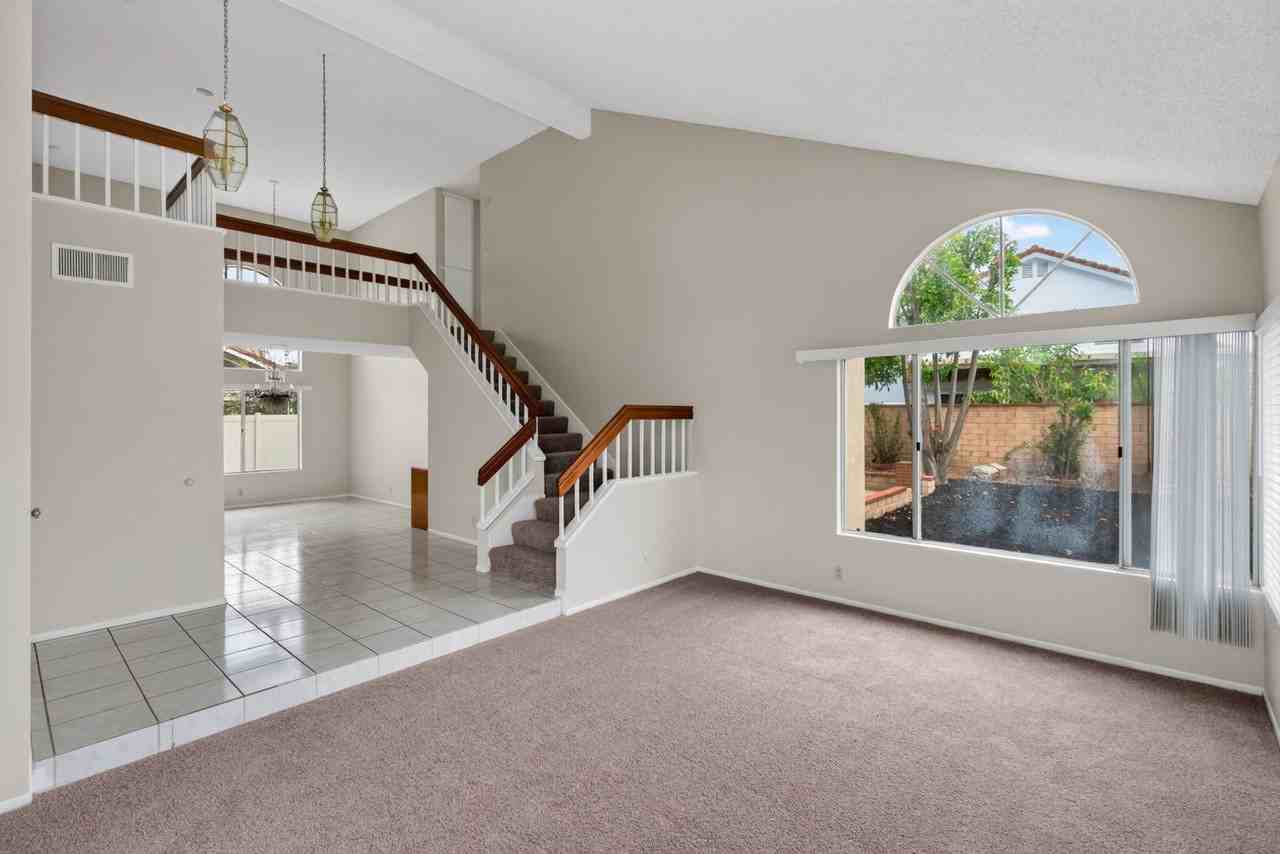 7272 Foxcroft St - Photo 6 of 34