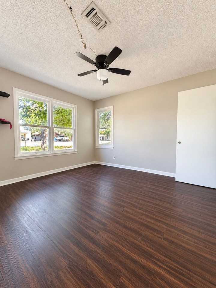 201 Paint Rock Rd - Photo 4 of 8