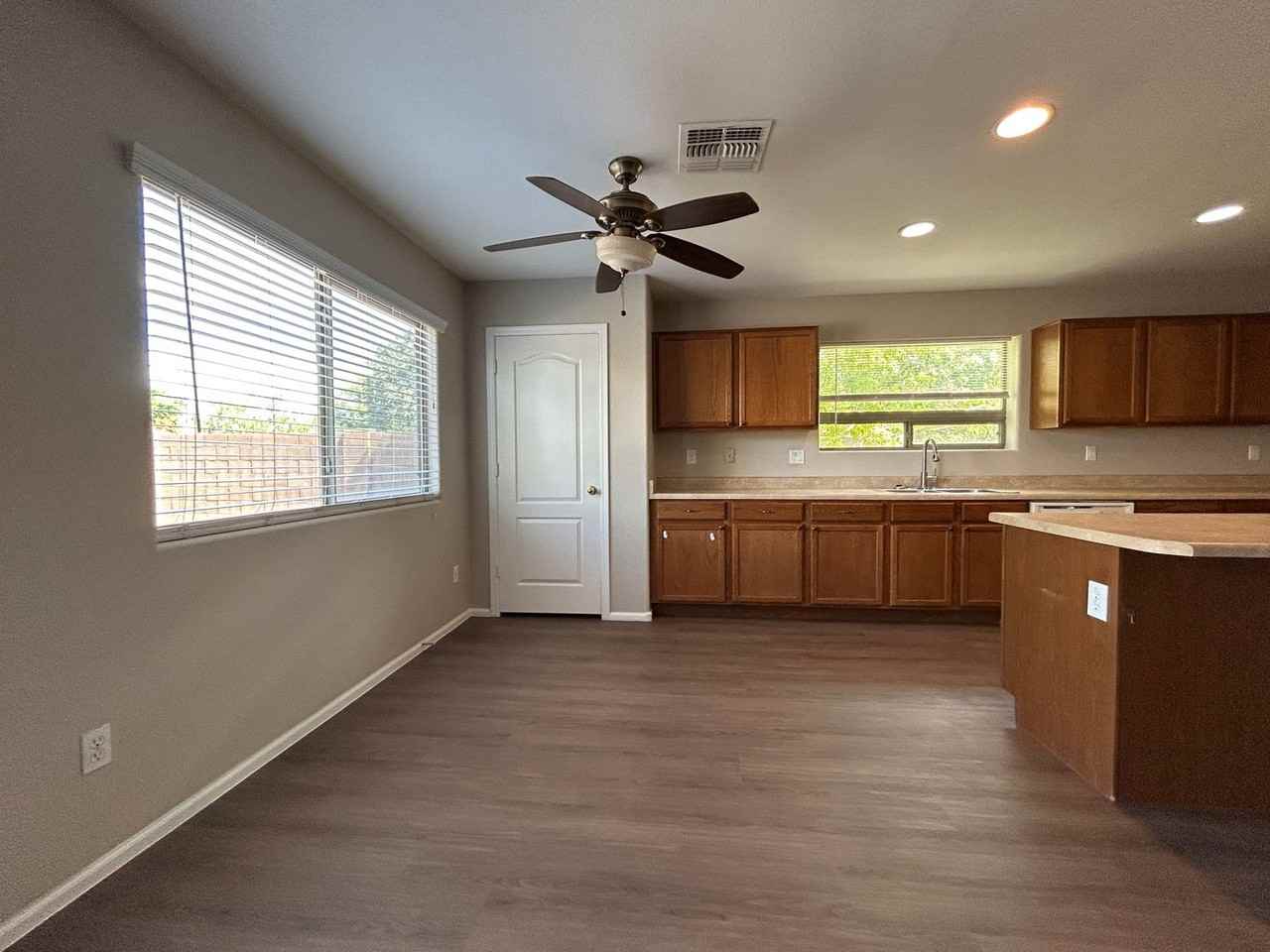 28937 N Coal Ave - Photo 2 of 29