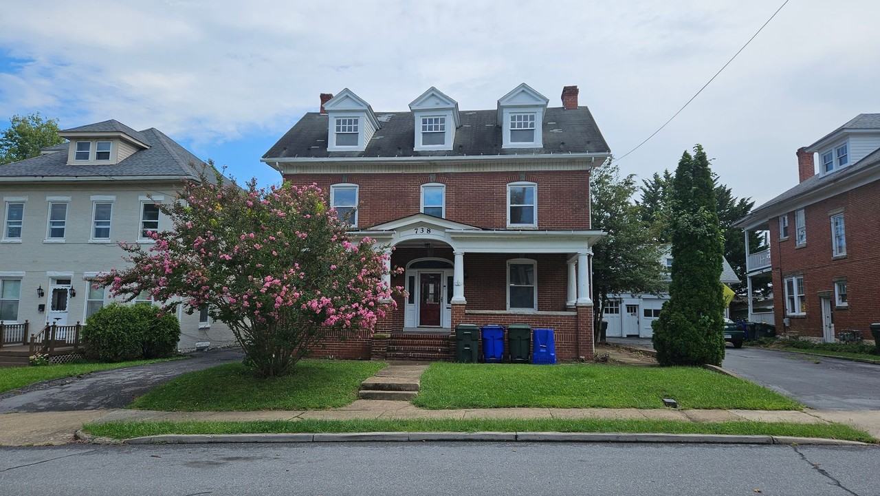 738 Summit Ave