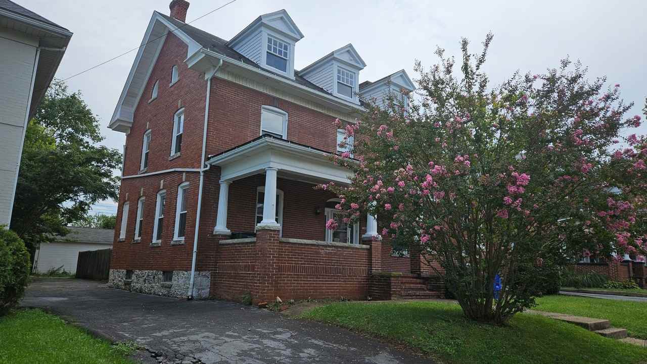 738 Summit Ave - Photo 2 of 29