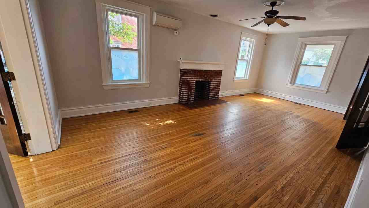 738 Summit Ave - Photo 3 of 29