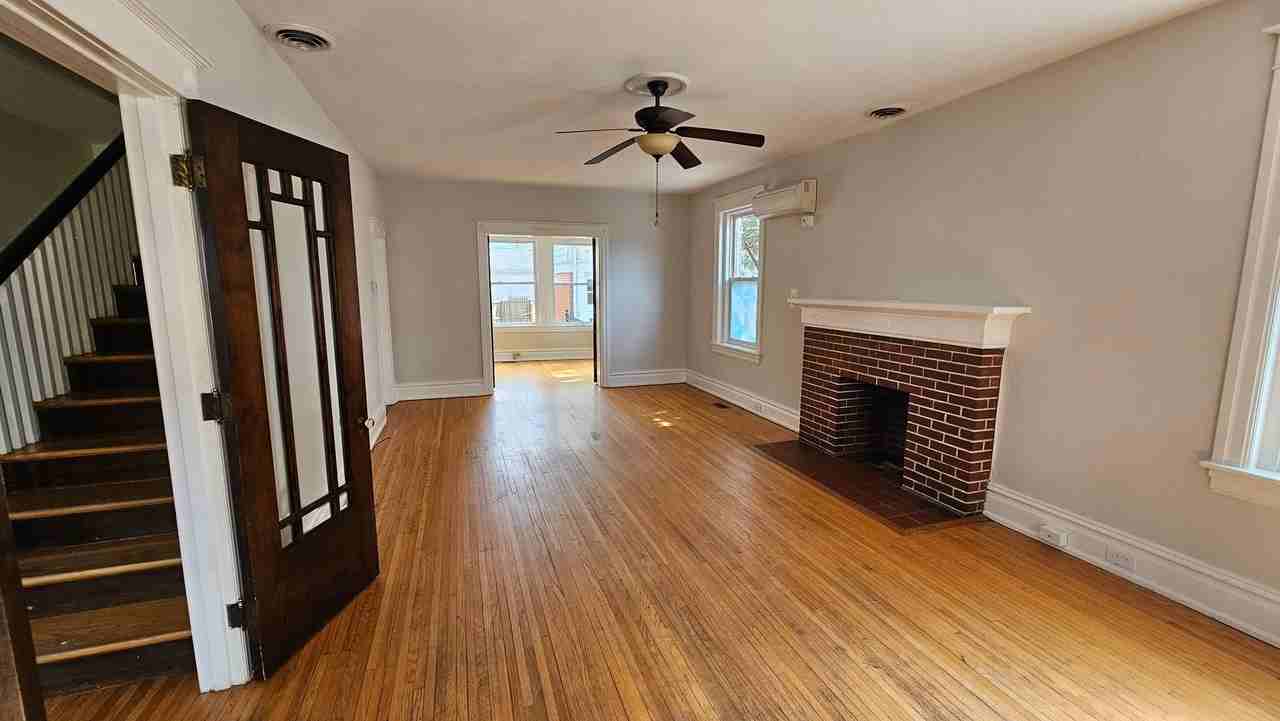 738 Summit Ave - Photo 5 of 29