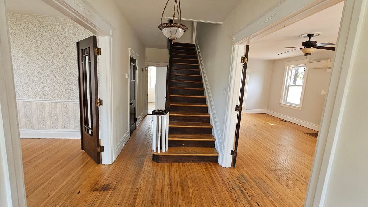 738 Summit Ave - Photo 6 of 29