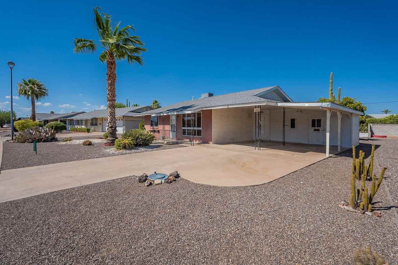10802 W Hope Dr - Photo 2 of 32