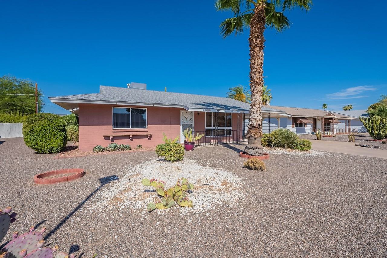 10802 W Hope Dr - Photo 3 of 32