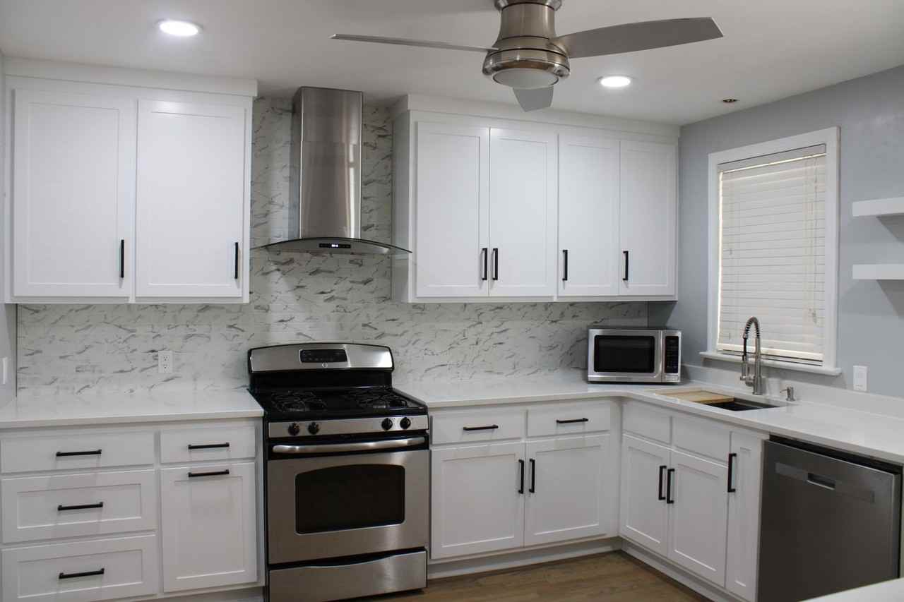 1404 Woodside Dr W - Photo 3 of 21