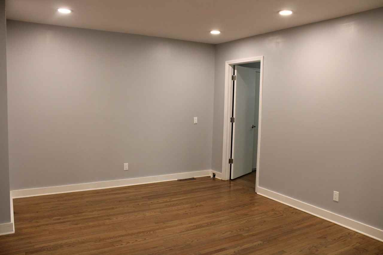 1404 Woodside Dr W - Photo 6 of 21