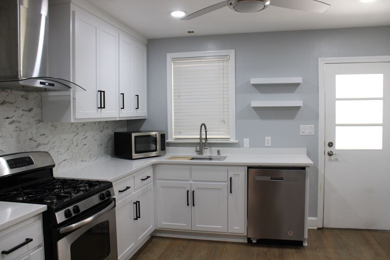 1404 Woodside Dr W - Photo 7 of 21