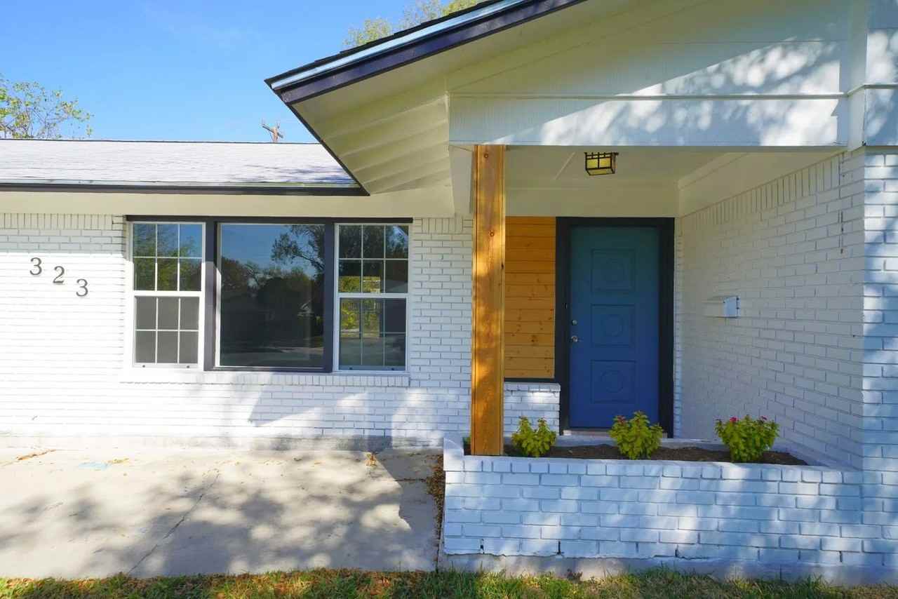 323 Stockton Dr - Photo 4 of 31