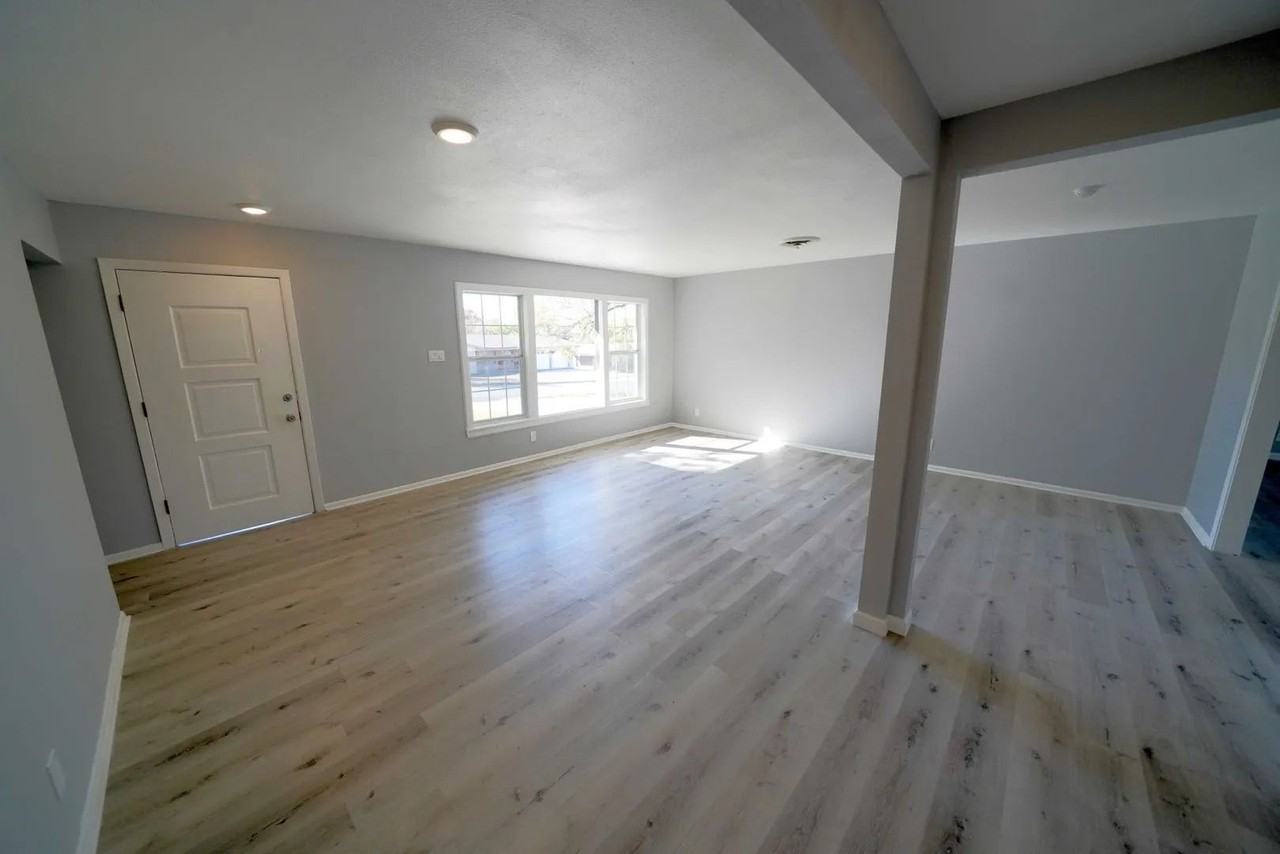 323 Stockton Dr - Photo 5 of 31