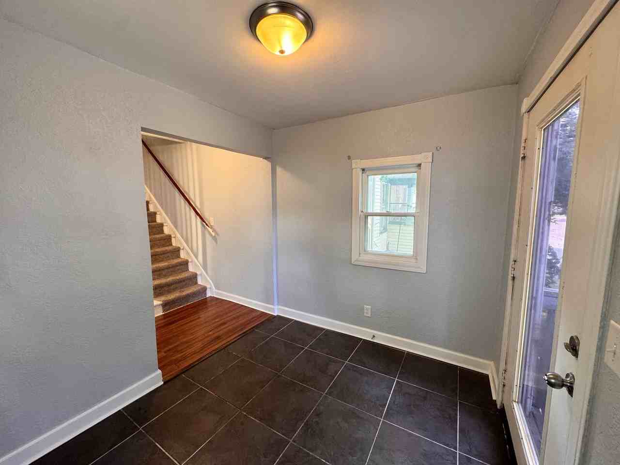 807 W 13th St - Photo 3 of 27