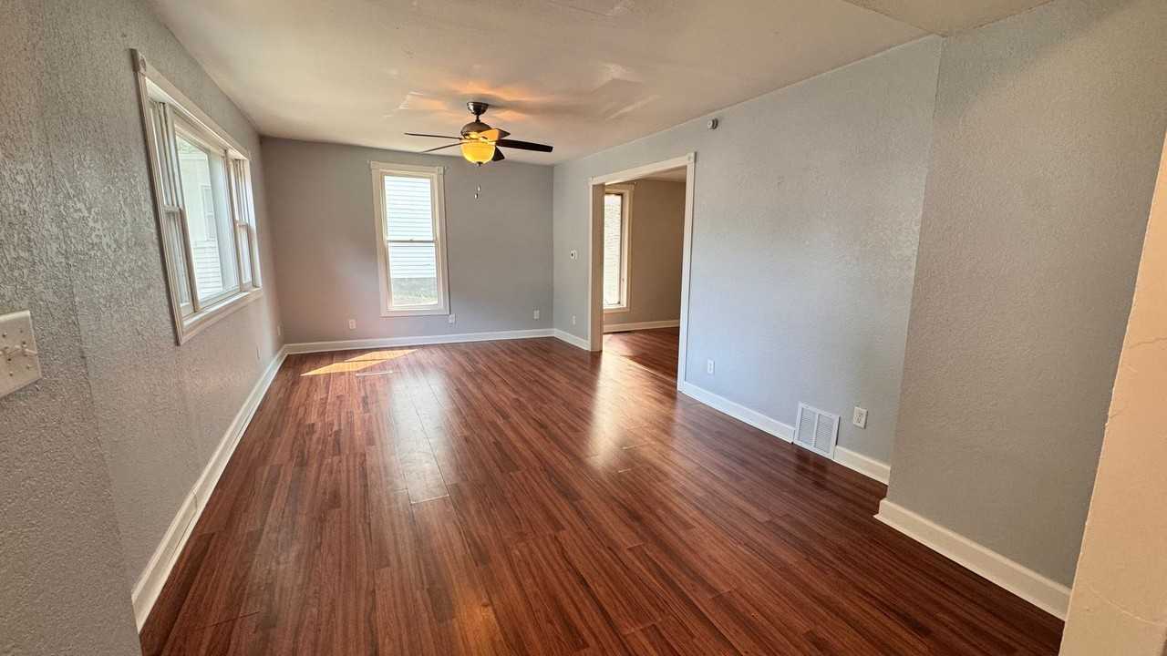 807 W 13th St - Photo 5 of 27