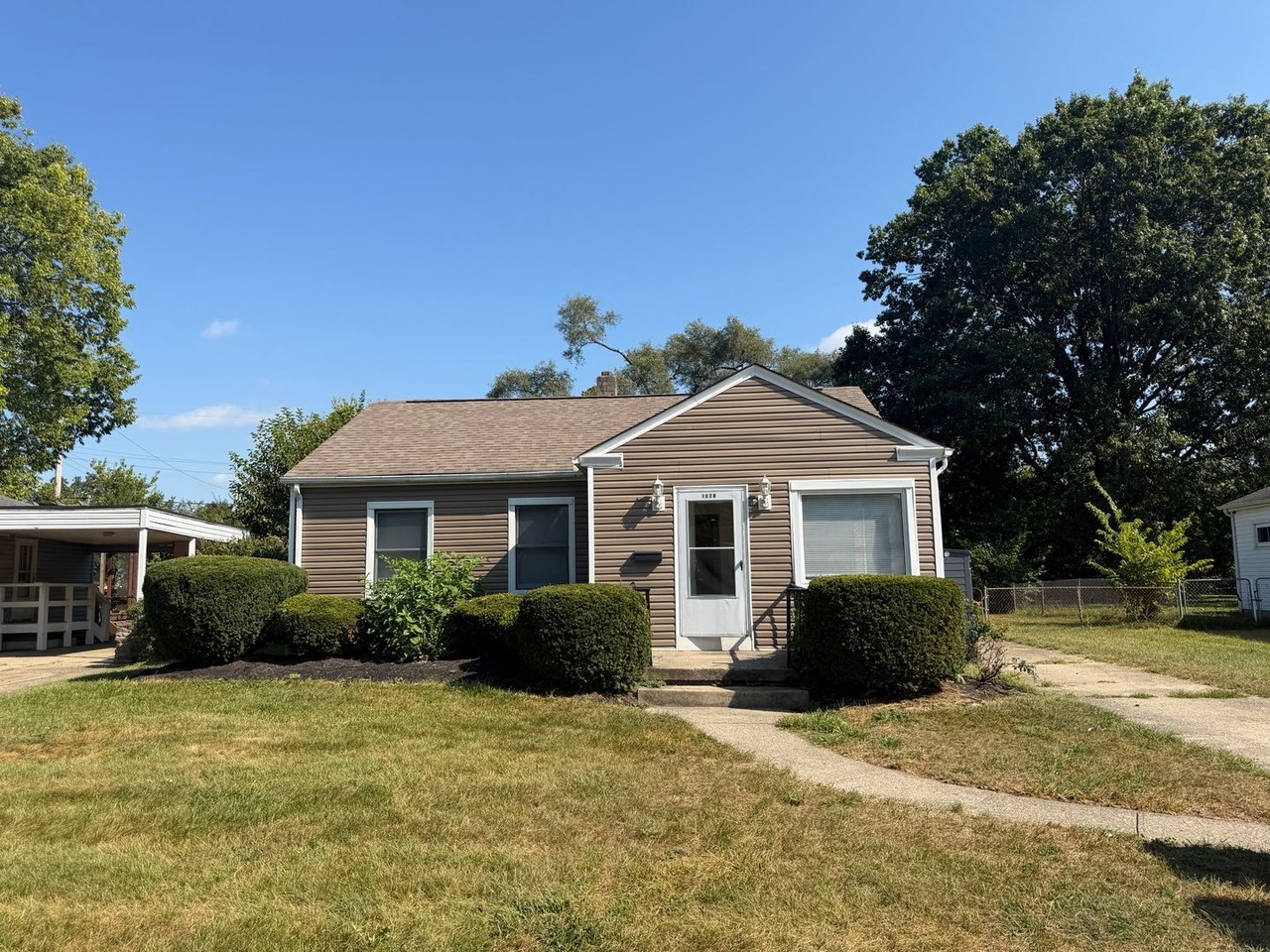1028 Allen Ave - Photo 2 of 11