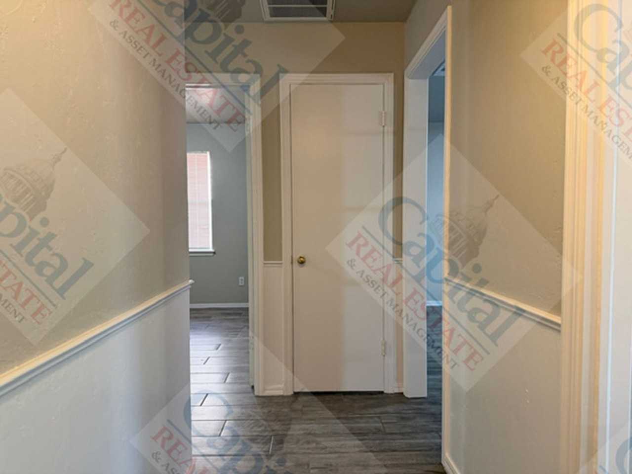 4605 Nw 60th St - Photo 3 of 37