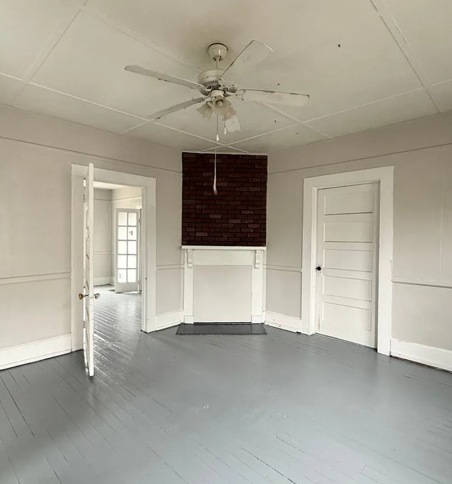 1610 3rd Ave - Photo 3 of 6