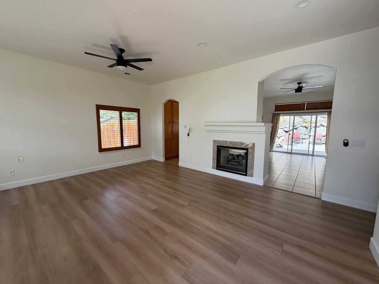 1174 University Ridge Dr - Photo 2 of 16