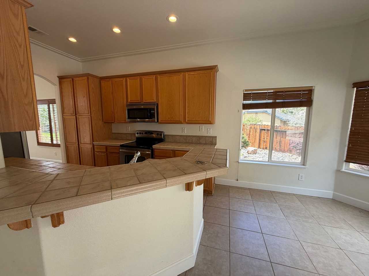 1174 University Ridge Dr - Photo 5 of 16
