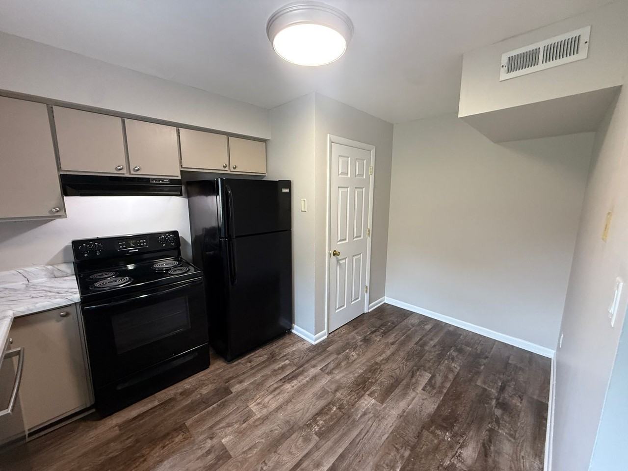 9612 Aboite Center Rd - Photo 5 of 16