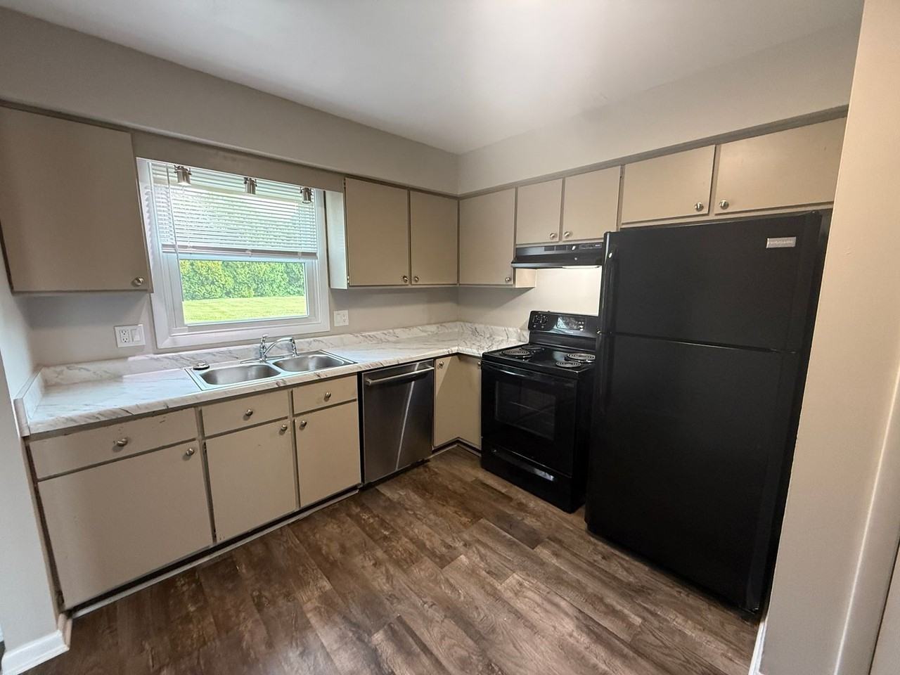 9612 Aboite Center Rd - Photo 6 of 16
