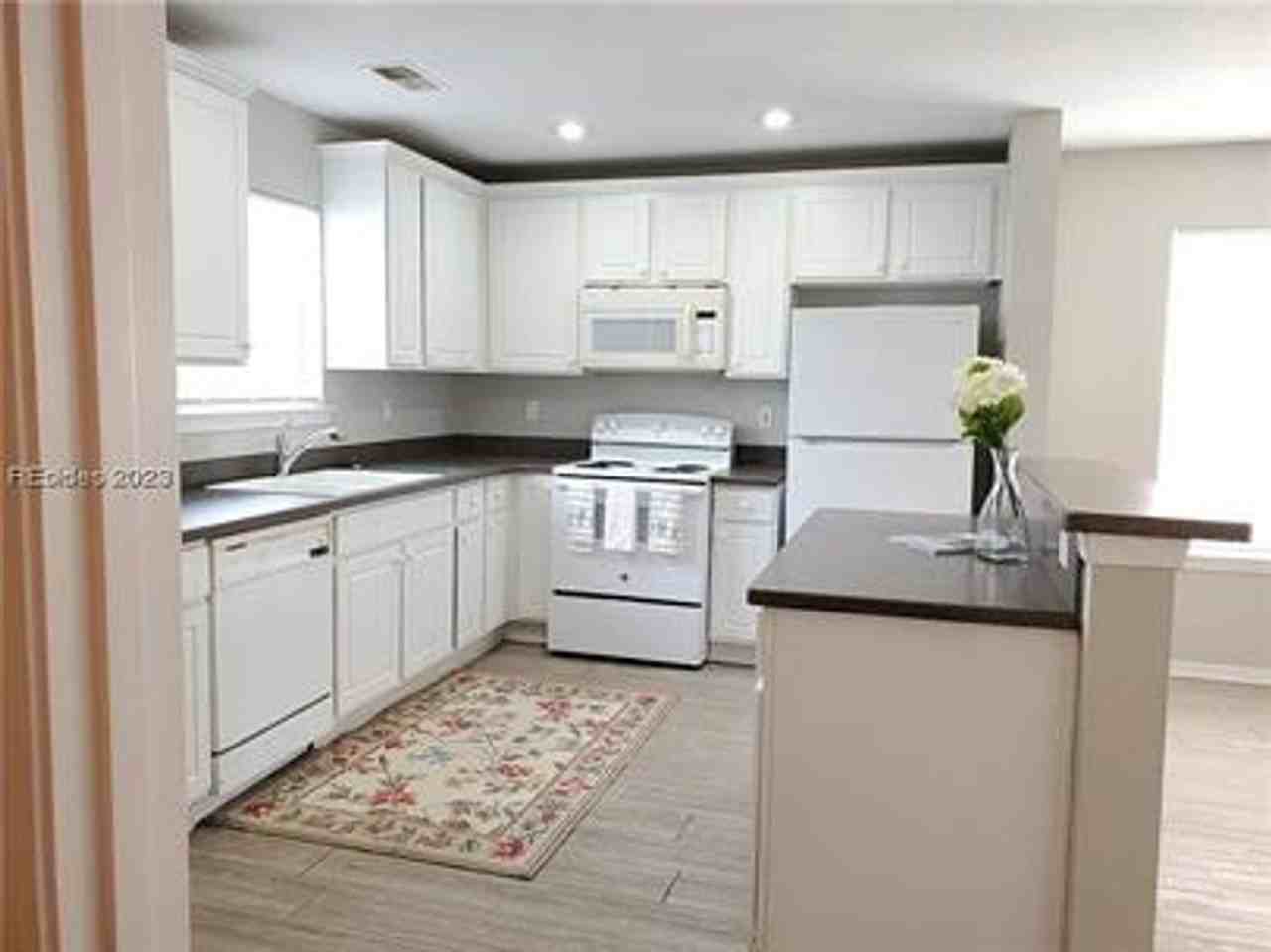 187 187 University Park Way - Photo 3 of 11