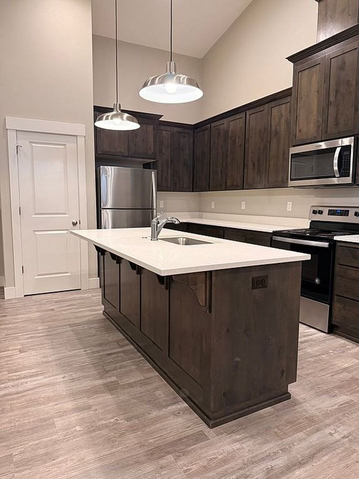 321 321 NW Alder Way - Photo 3 of 15