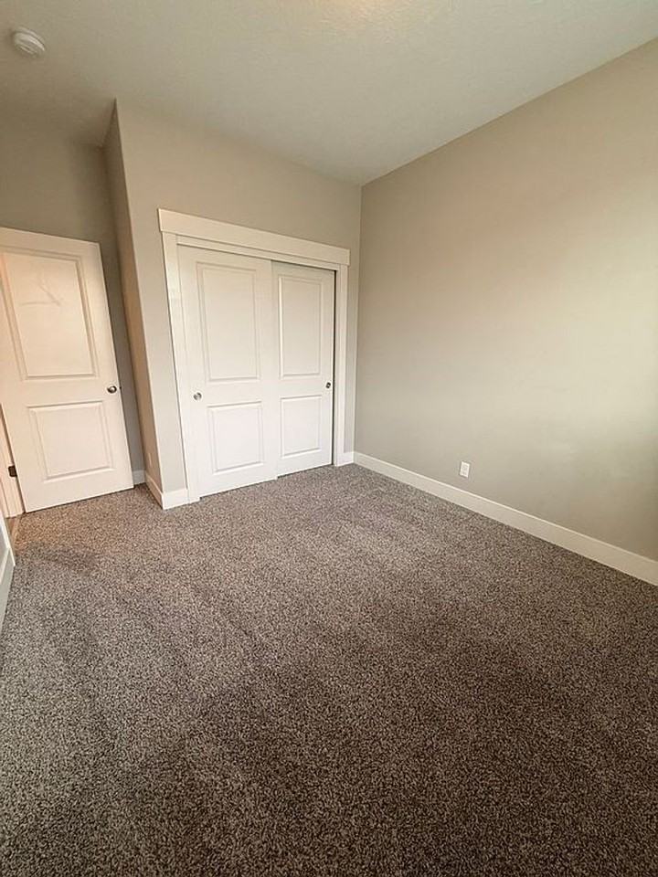 321 321 NW Alder Way - Photo 5 of 15