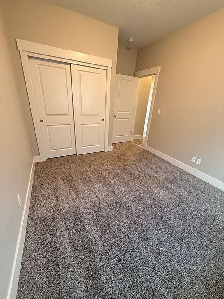 321 321 NW Alder Way - Photo 6 of 15