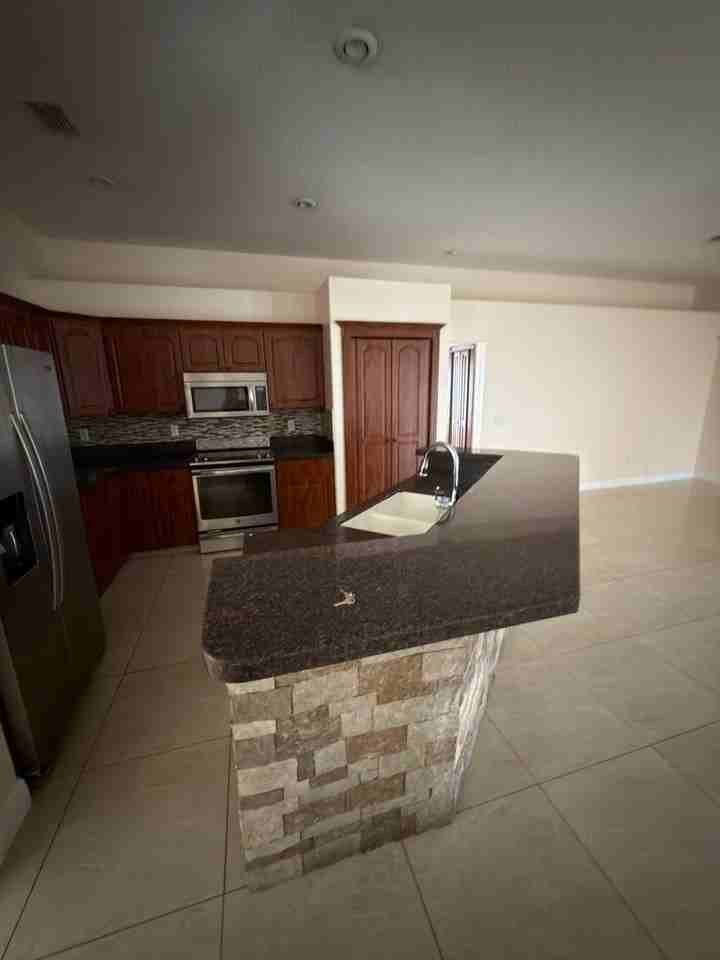 1376 Shelter Rock Rd - Photo 3 of 20