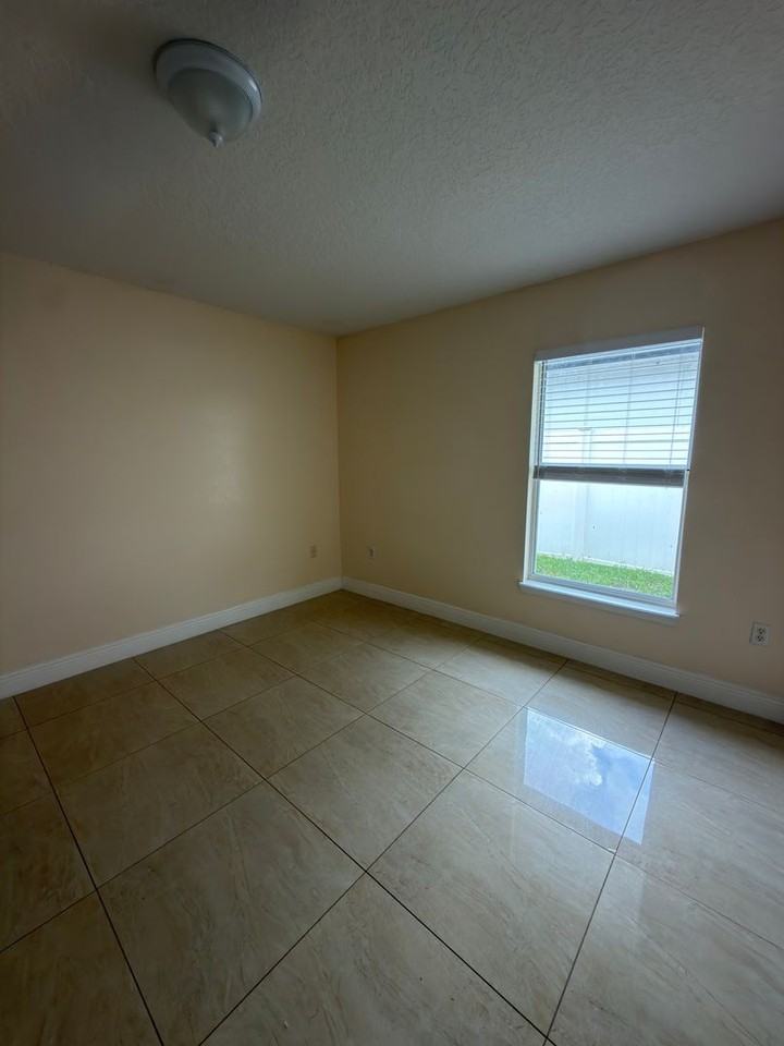 1376 Shelter Rock Rd - Photo 4 of 20