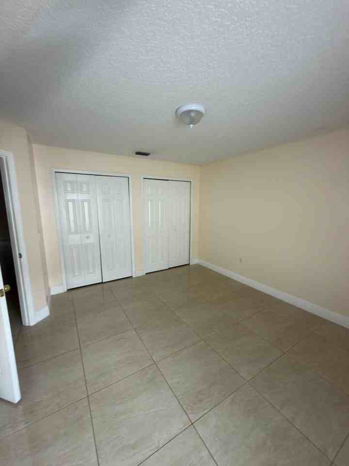 1376 Shelter Rock Rd - Photo 5 of 20