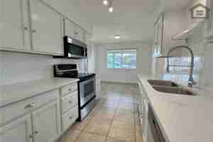 featured image of 936 E Flint St