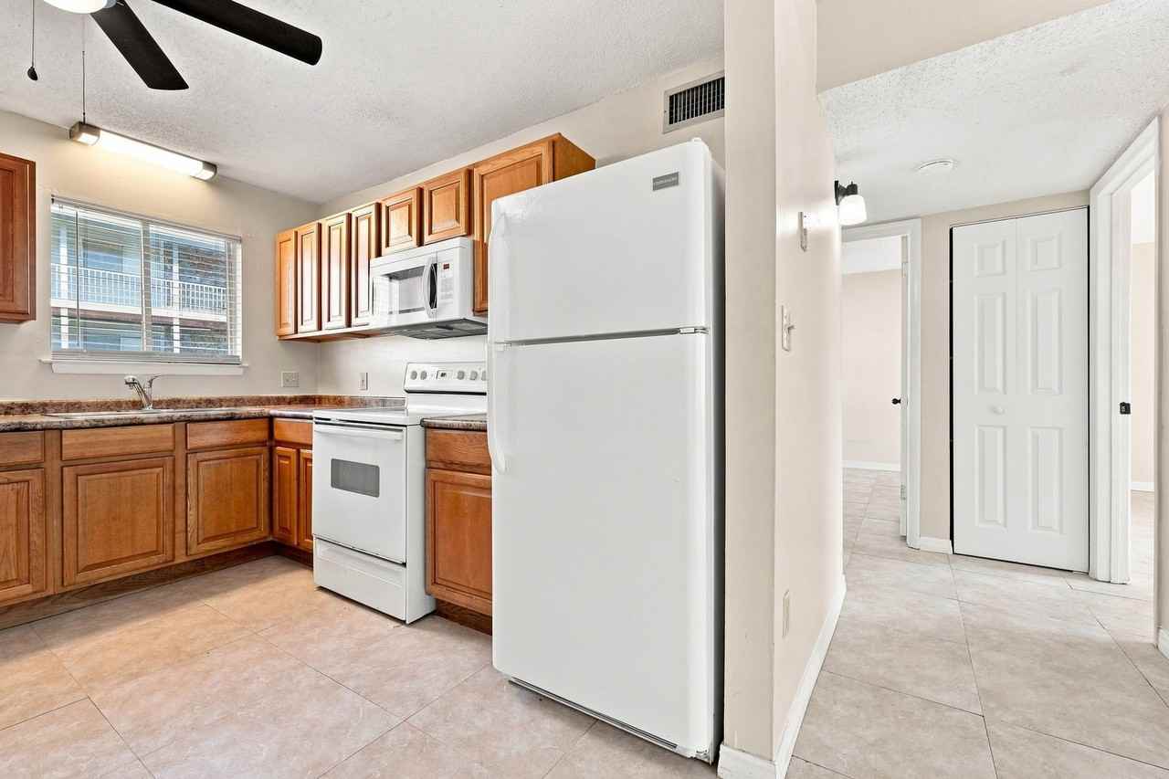 CPN-College Park Condominium - Photo 6 of 38
