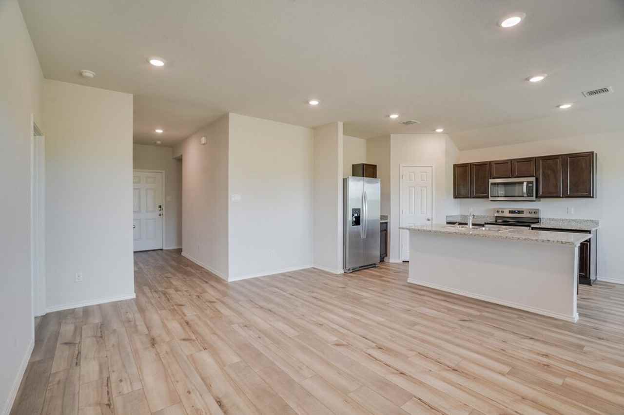 521 Anconia Ct - Photo 3 of 20