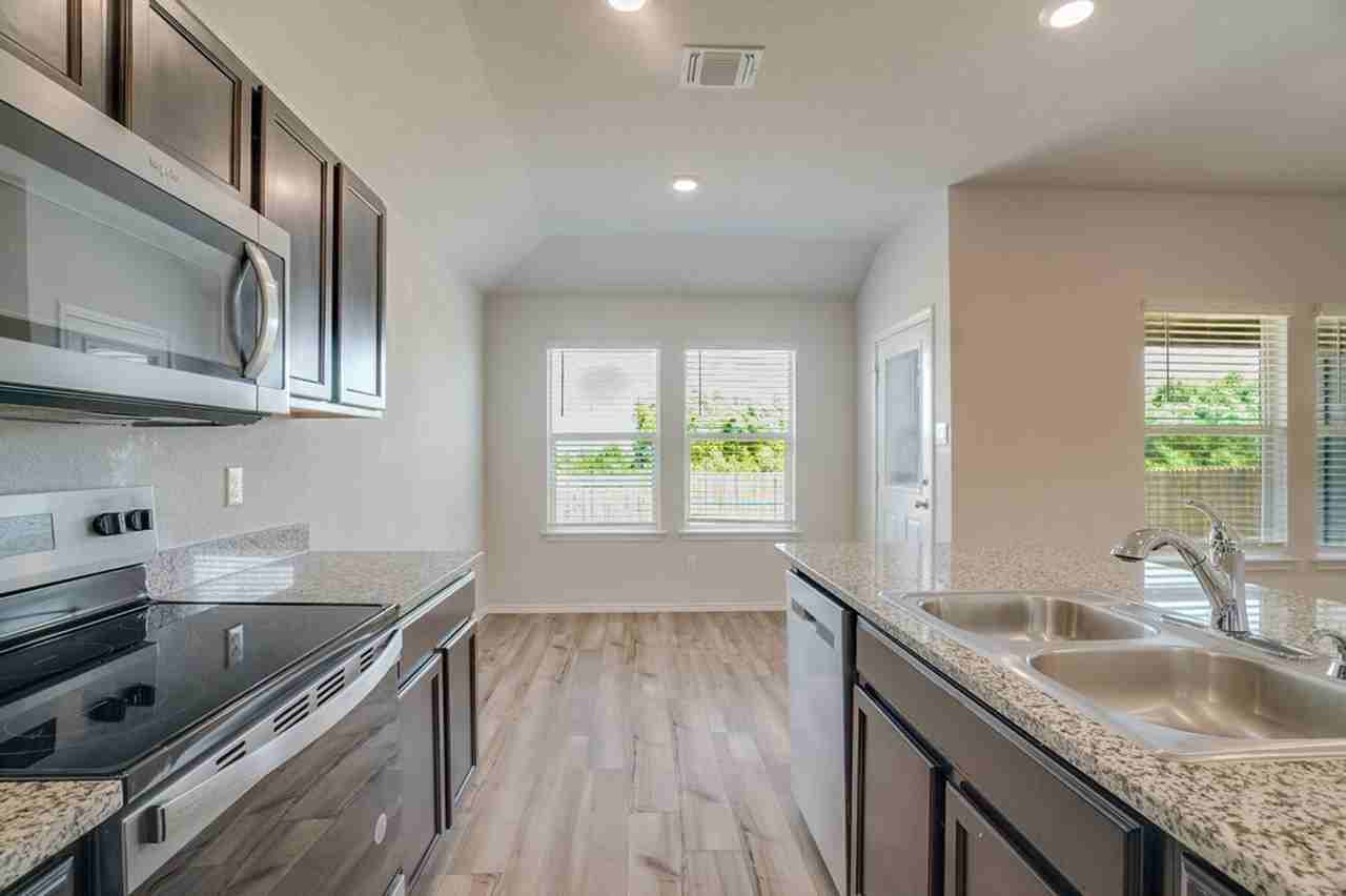 521 Anconia Ct - Photo 6 of 20