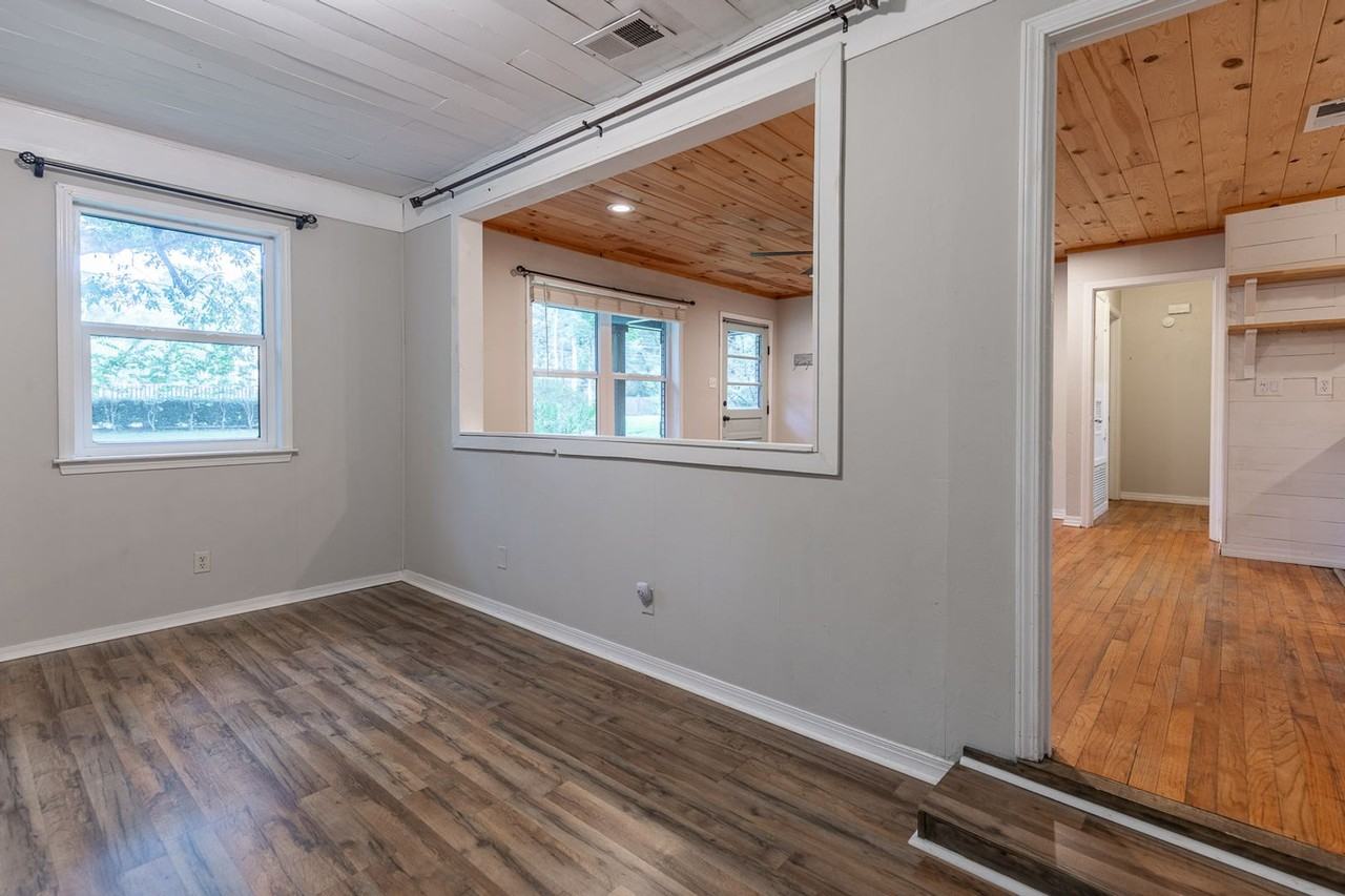 556 Middle St - Photo 6 of 15