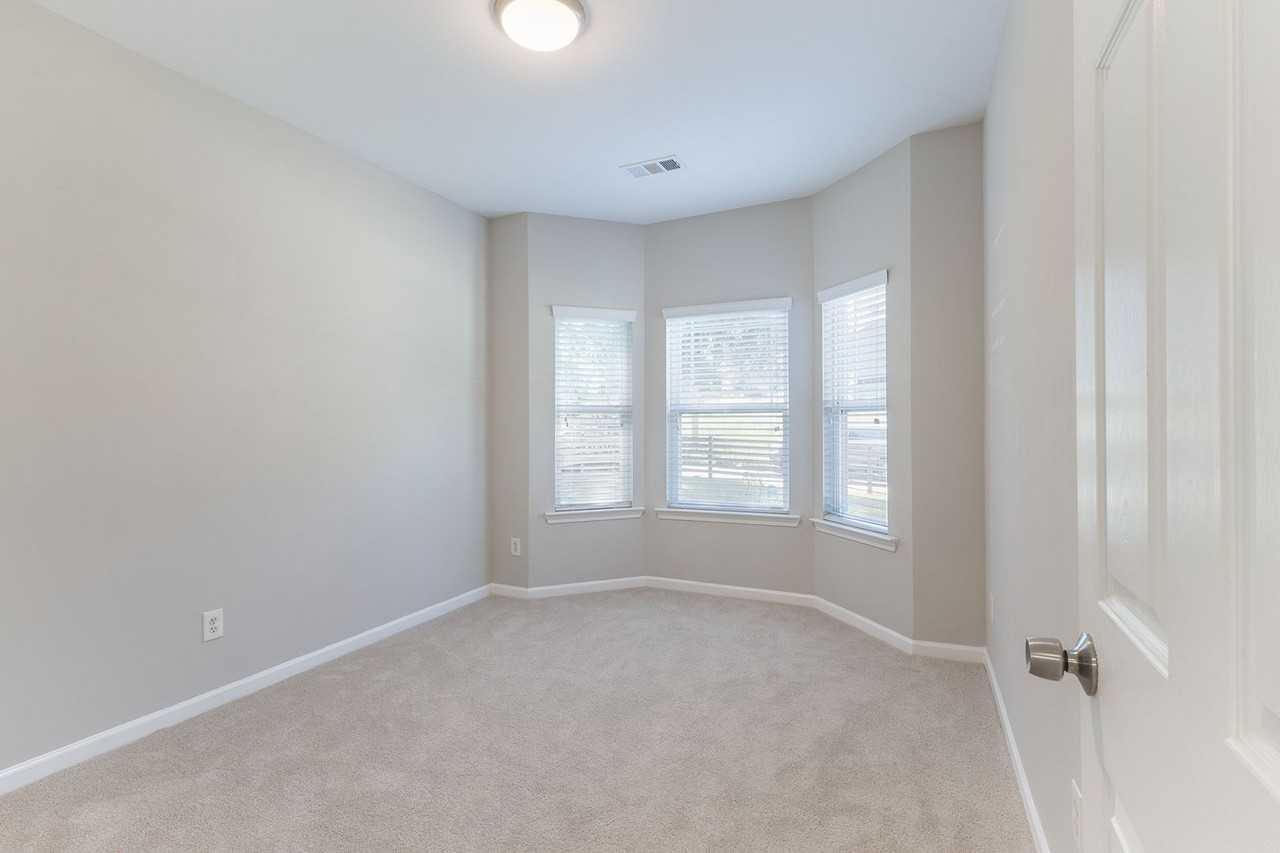 1235 Ladd St Sw ##Sw - Photo 5 of 27