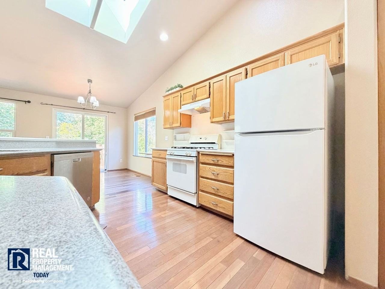 3305 48th St Ne - Photo 5 of 33