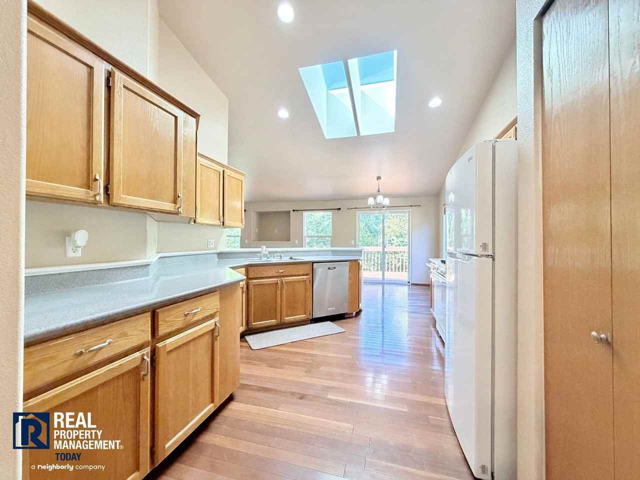 3305 48th St Ne - Photo 6 of 33