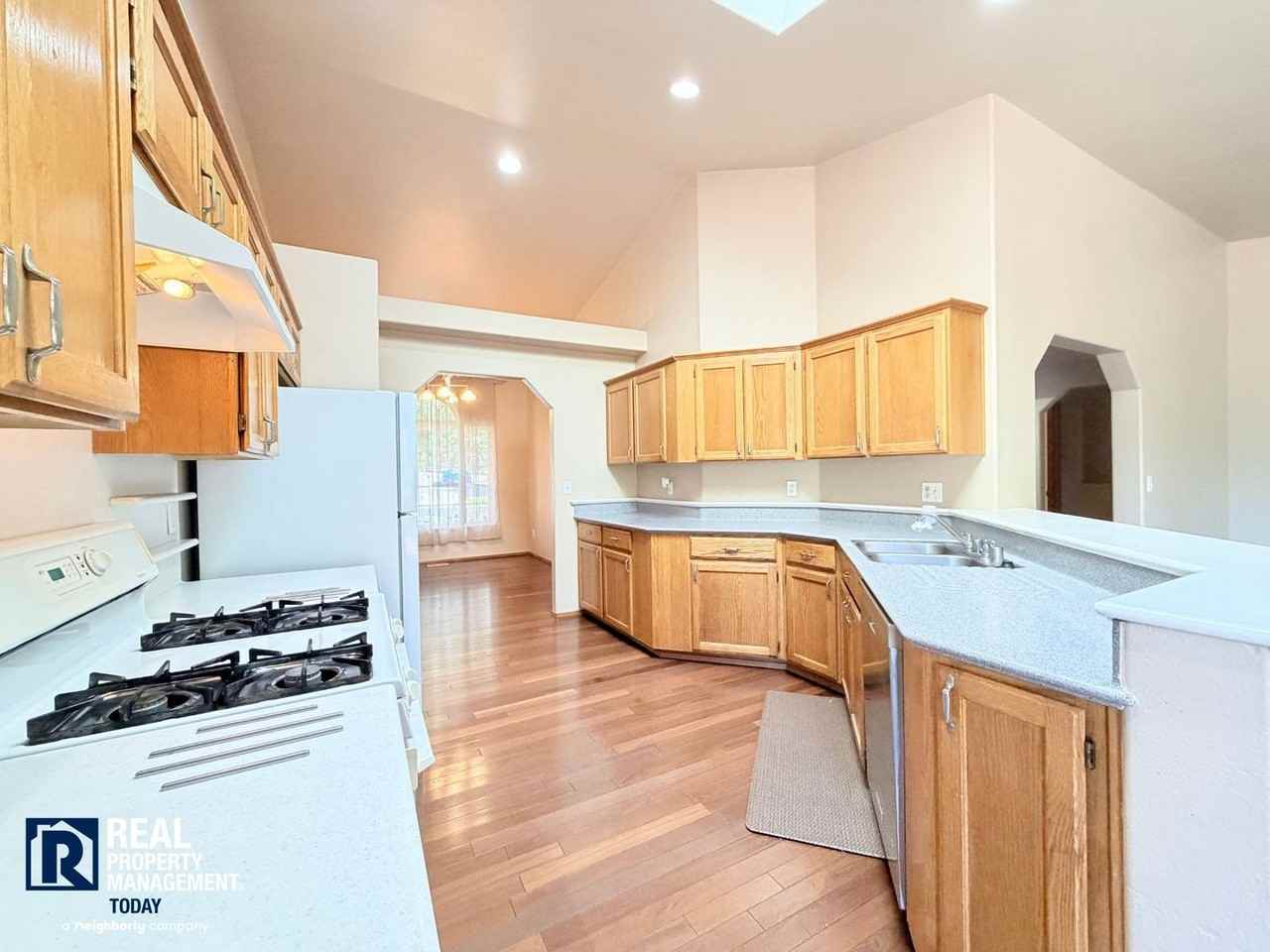 3305 48th St Ne - Photo 7 of 33