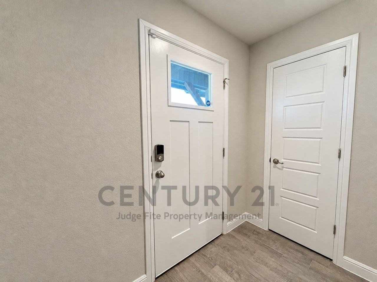 606 Capstone Cir - Photo 2 of 22