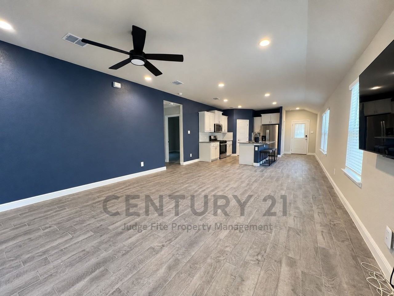 606 Capstone Cir - Photo 3 of 22