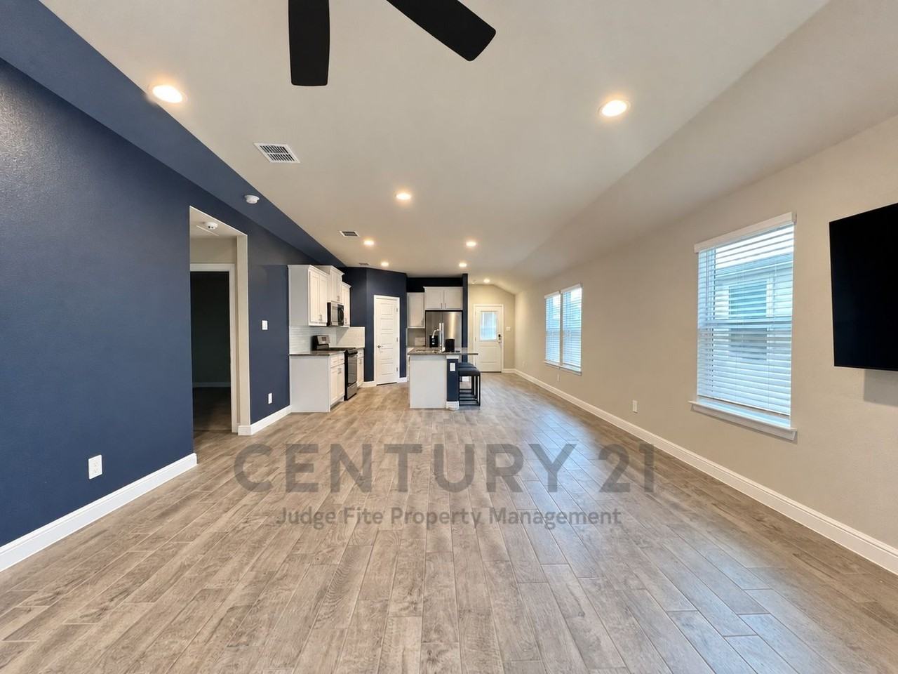606 Capstone Cir - Photo 4 of 22