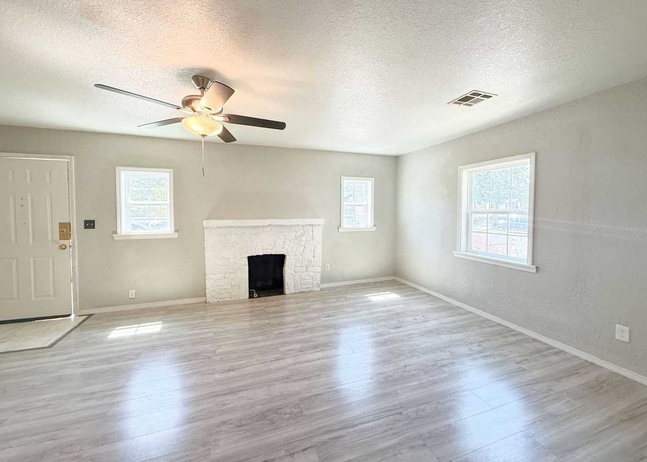 521 Sw 35th St - Photo 3 of 16
